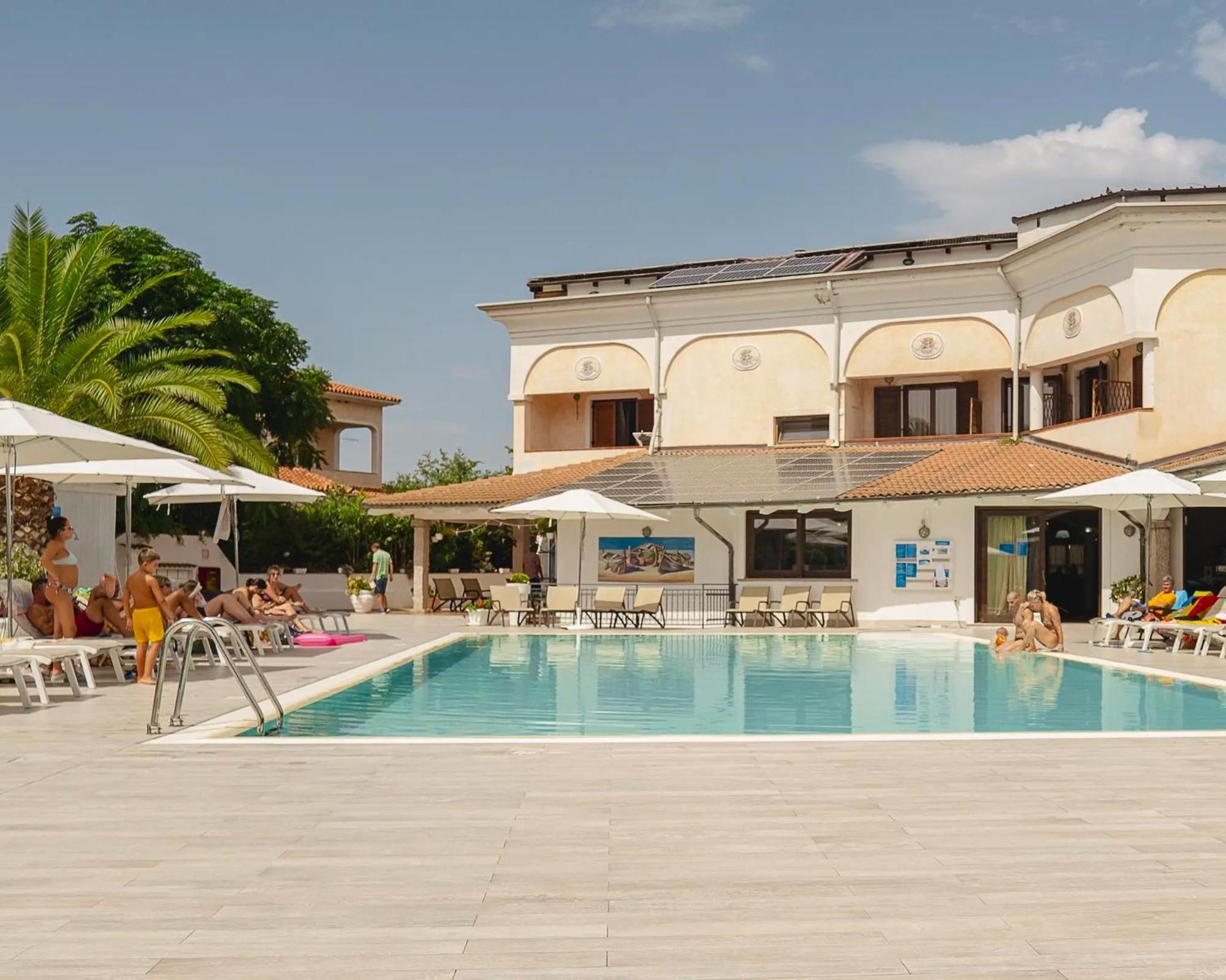 Zeta Club San Teodoro Le Rose Hotel Exterior foto
