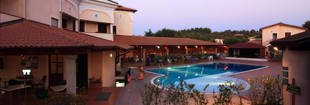 Zeta Club San Teodoro Le Rose Hotel Exterior foto